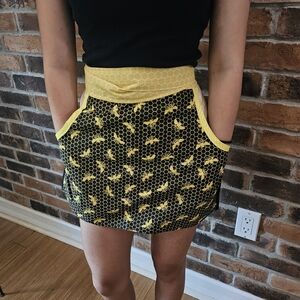 Handmade bee lovers apron. Save our 🐝 bees!